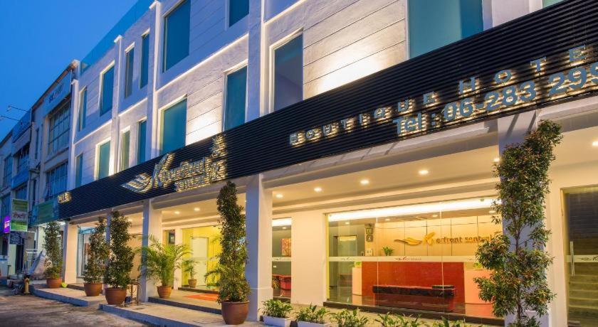 Riverfront Boutique Hotel Малакка Экстерьер фото