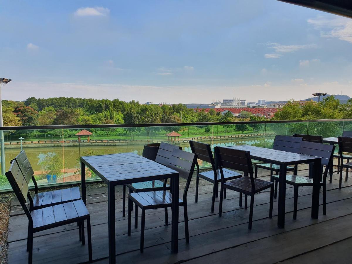 Riverfront Boutique Hotel Малакка Экстерьер фото