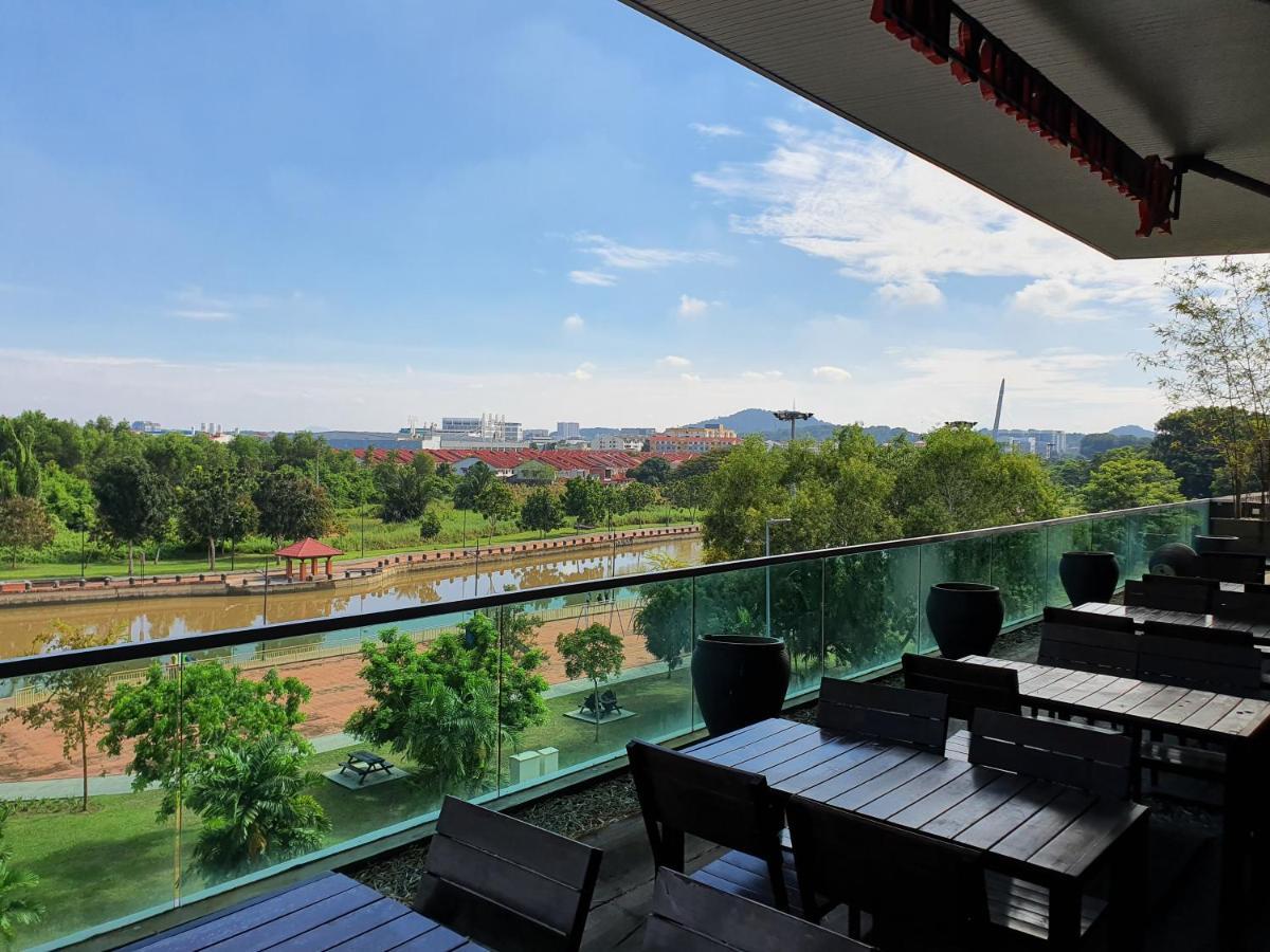 Riverfront Boutique Hotel Малакка Экстерьер фото